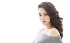 美女扒开胸罩露出奶头的动态图片